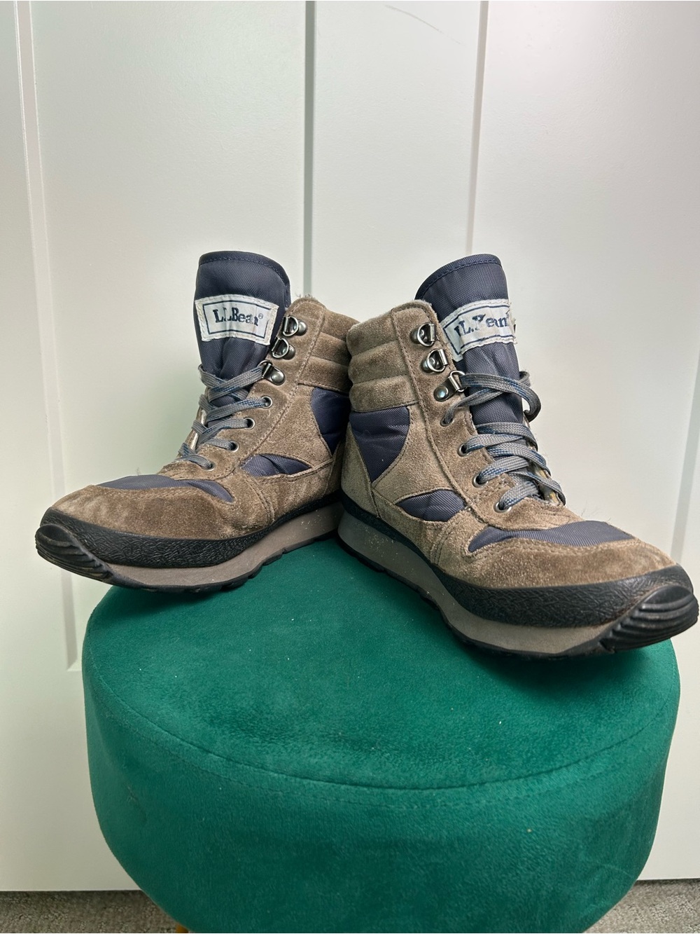 LL Bean Hiking Trail Boots Women's Size 8 M Gray Leather Thinsulate Lined - Good